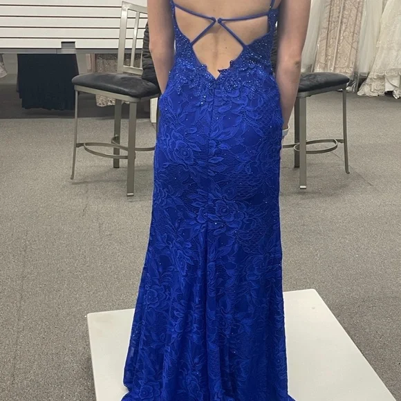 PROM DRESS!! 💙 - Picture 2 of 2